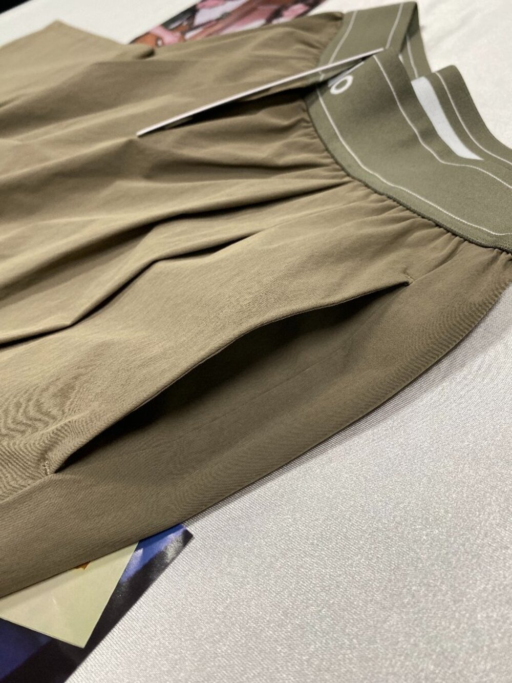 👩🌾Brand New ALO Yoga🧚♀️Olive Suit Up Pants Wide Leg 30 Inch - Picture 7 of 7